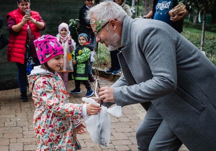 MINDEN ERDŐKERTESI ELSŐS GYERMEK MAGONCOT KAP AJÁNDÉKBA